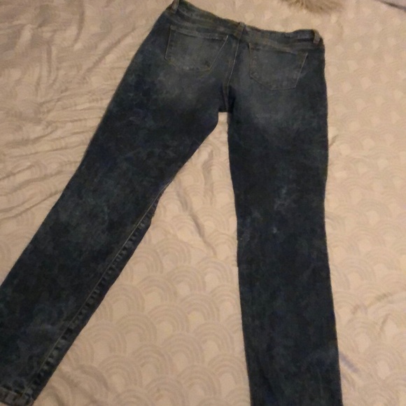 Too small! - Picture 2 of 2